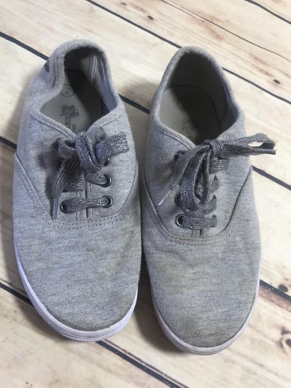 Disney Descendants Girls Toddler Size 2 Gray Fabric Lace Up Shoe Casual Wear