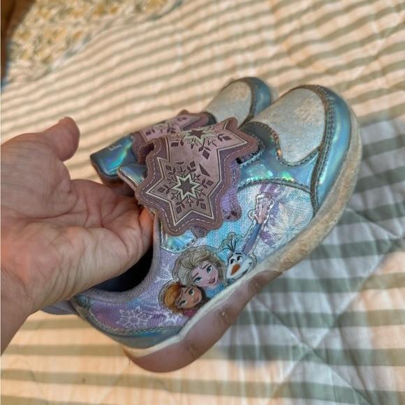 Disney Frozen girls sneakers that light up size 11