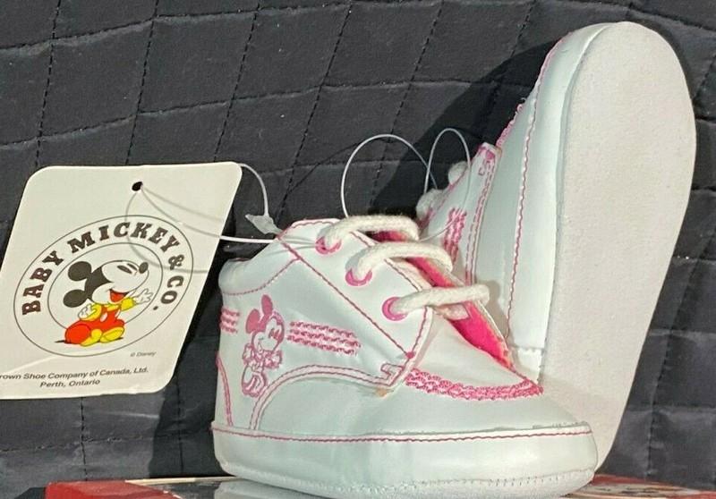 Disney’s Baby Mickey Mouse - Shoe White Pink Bashfuli 2M + Embroidered Mittens