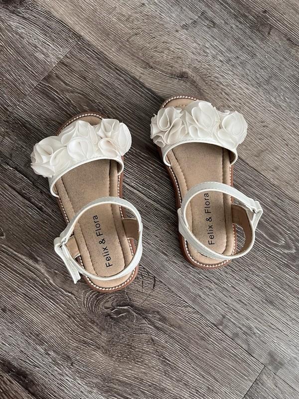 Felix And Flora Toddler Shoes White Flower Strap Size 16.9cm