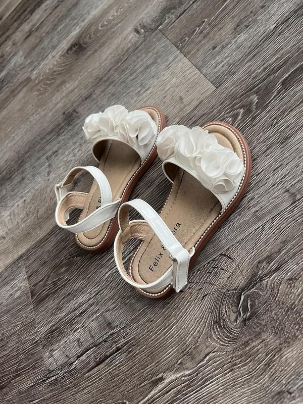 Felix And Flora Toddler Shoes White Flower Strap Size 16.9cm