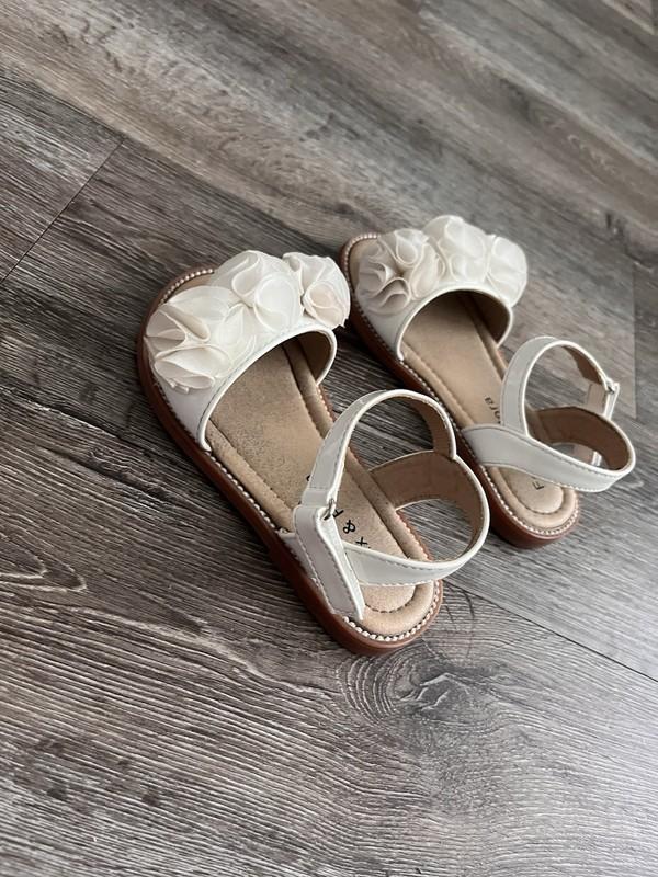 Felix And Flora Toddler Shoes White Flower Strap Size 16.9cm