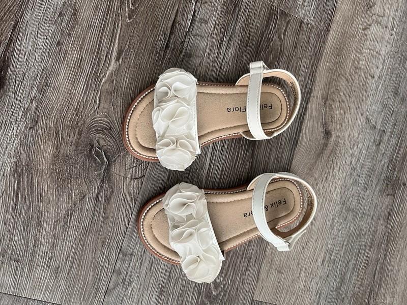 Felix and Flora Toddler Shoes White Flower Strap Size 16.9cm