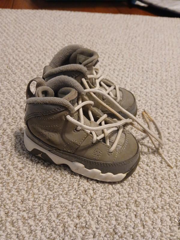 Flawed Used 4c Baby Jordan's Shoes Gray And White With Number 23