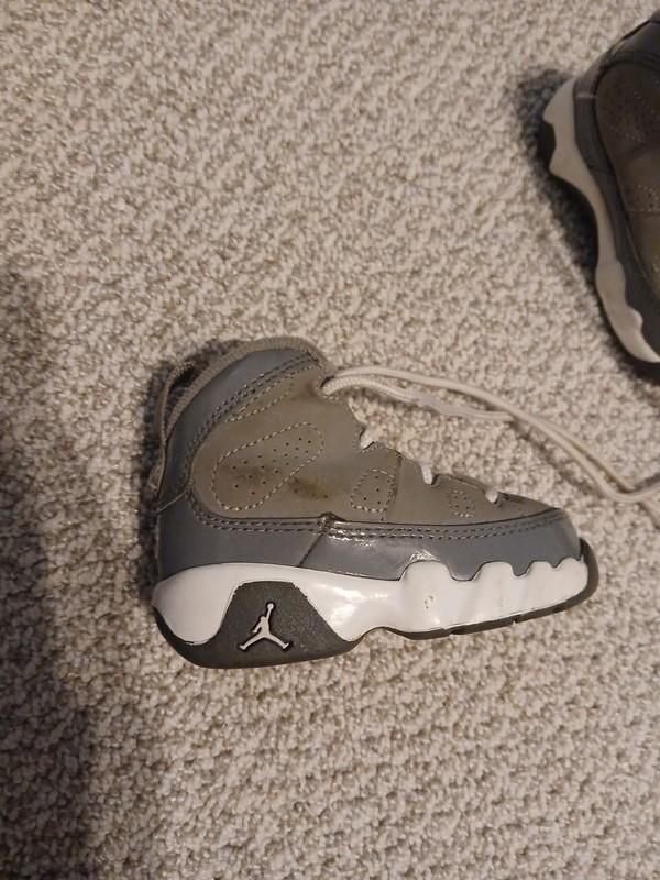 Flawed Used 4c Baby Jordan's Shoes Gray And White With Number 23