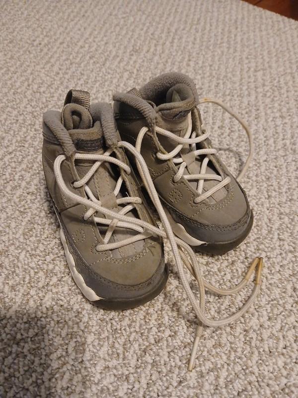 Flawed Used 4c Baby Jordan's Shoes Gray And White With Number 23