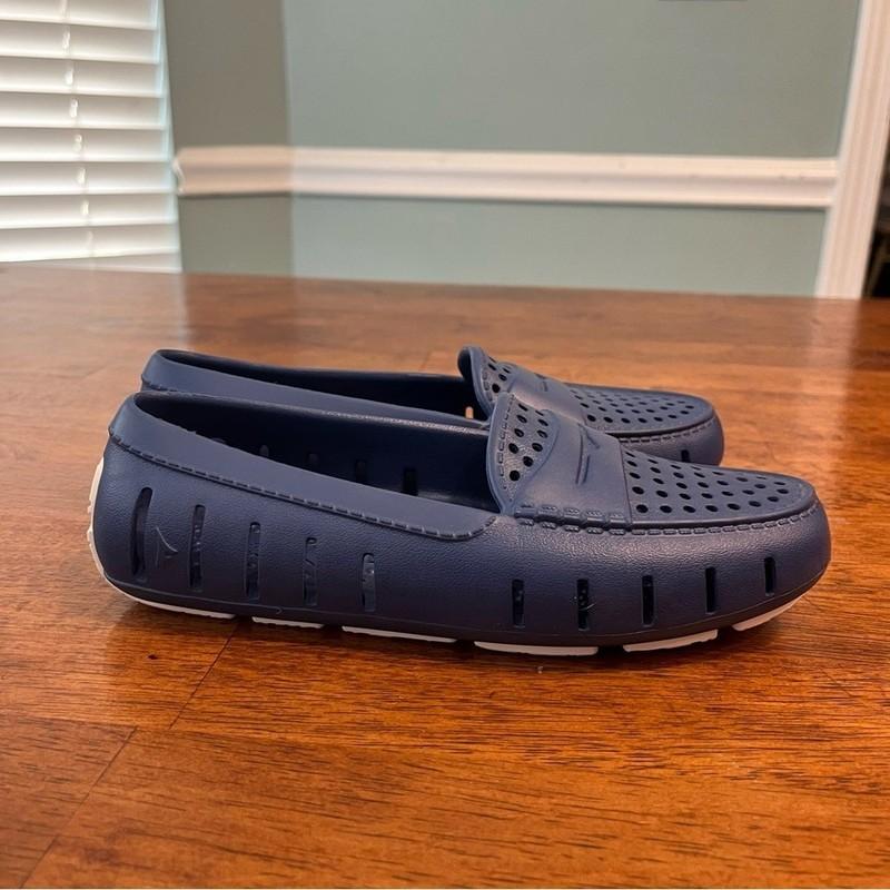 Floafers Navy Blue Slip-On Loafers Size 5 Big Kid
