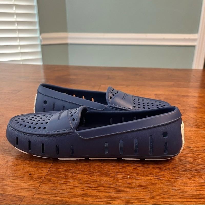 Floafers Navy Blue Slip-On Loafers Size 5 Big Kid