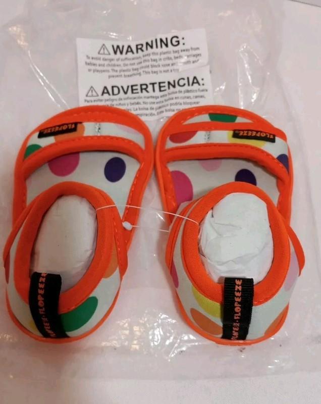 Flopeeze Infants Toddler Sandals Size 1yr 5/6 Dots Beige New