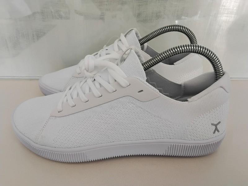 Flux Women's Adapt Trainer White Athletic Knit Barefoot Shoe Sneaker Size 8.5