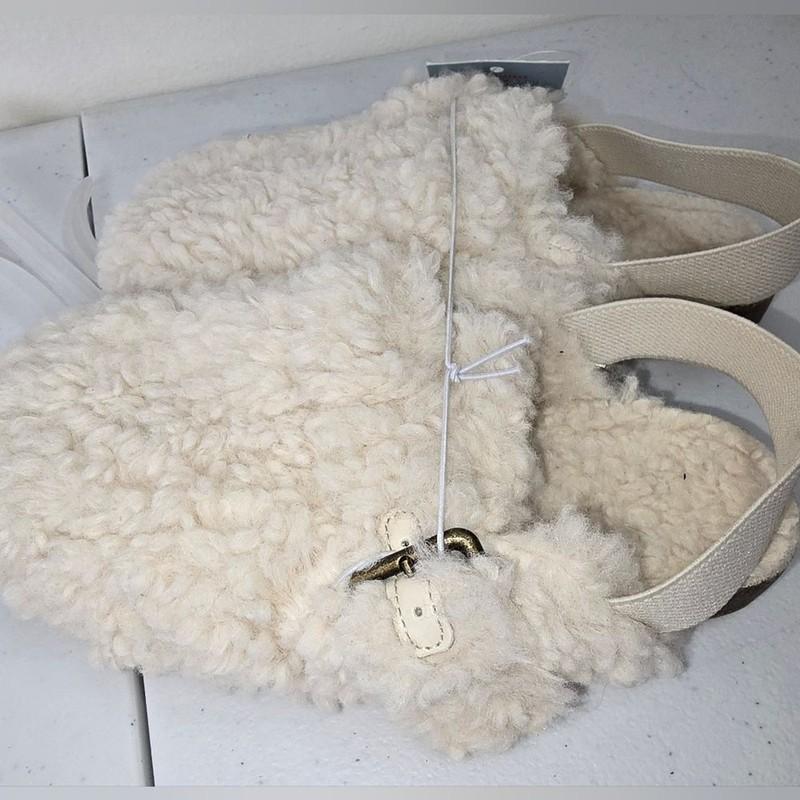 Girls Cat & Jack Cream Fuzzy Sherpa Shoes 11 Toddler Size