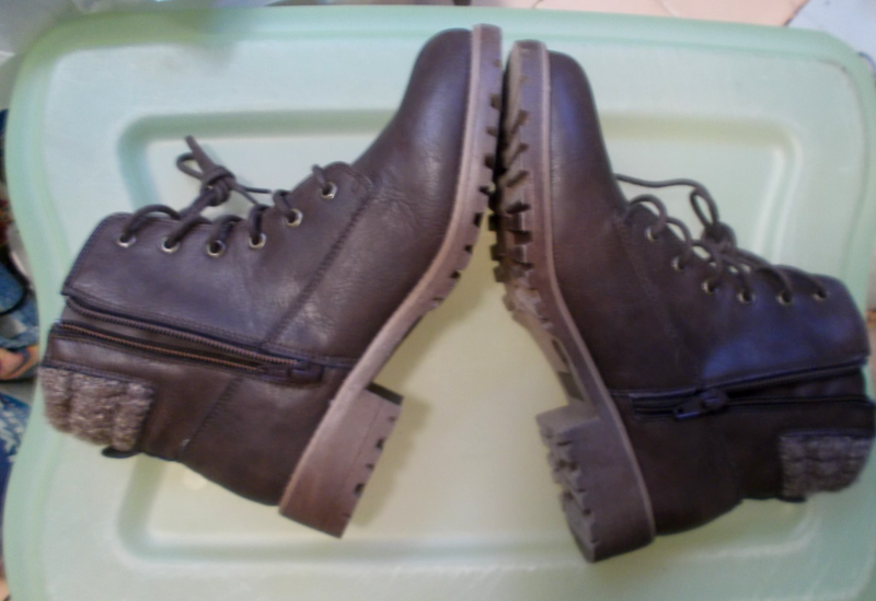 Girls Glittery Top BootsSparkly Rimmed* Teen size 5