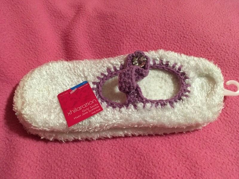 Girls MARY JANE SLIPPERS WHITE With PURPLE TRIM~BUTTON GEM Sz M/L NEW~FREE SHIP