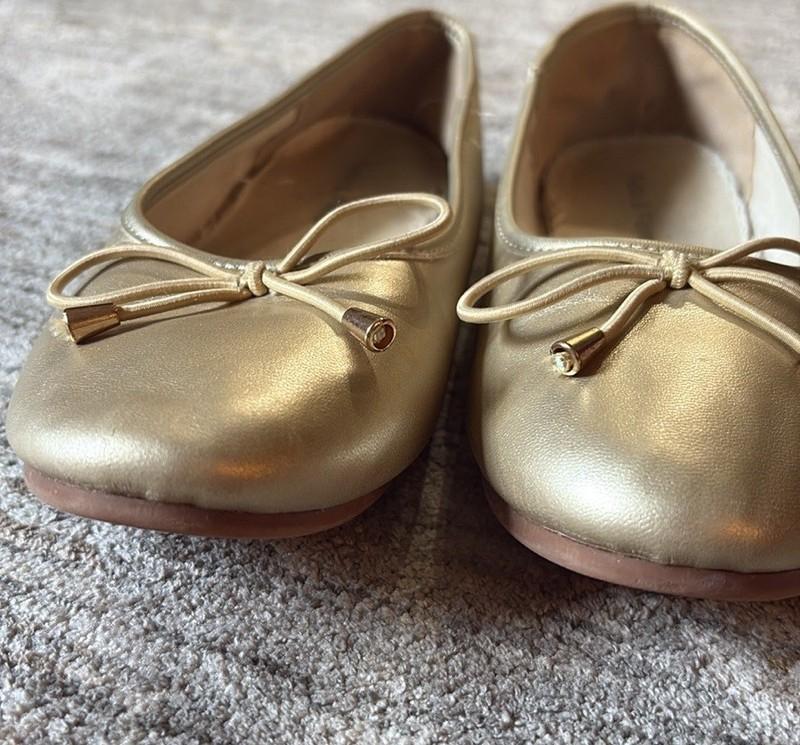 Girls Size 1 Gold Ballet Flats - Round Toe - Bow On Front