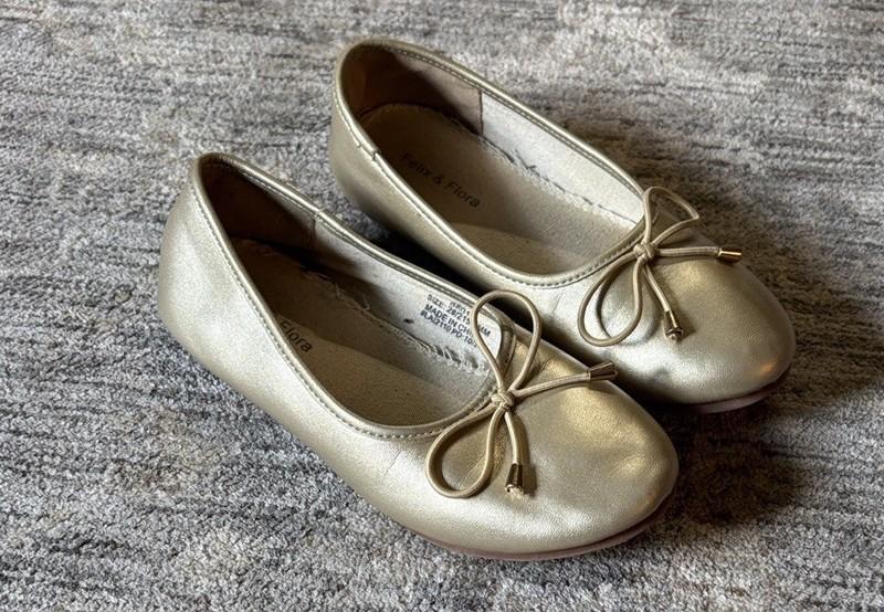 Girls Size 1 Gold Ballet Flats - Round Toe - Bow On Front