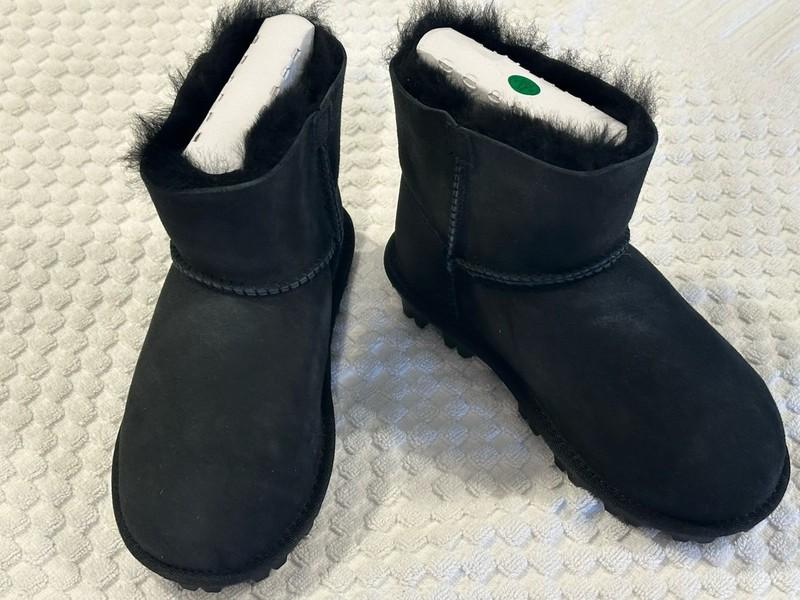 Girls' Size 13 Black Shearling Lined Winter Boots. NEW IN BOX