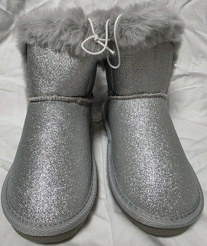 Girls Size 2 Silver Glitter Snow Boot With Faux Fur