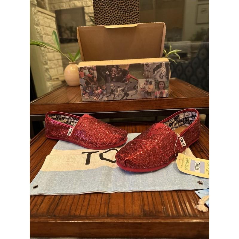 Girls Toms Youth Sz 3.5 Flats Shoes Red Glitter Ruby Slippers Classics New Rare