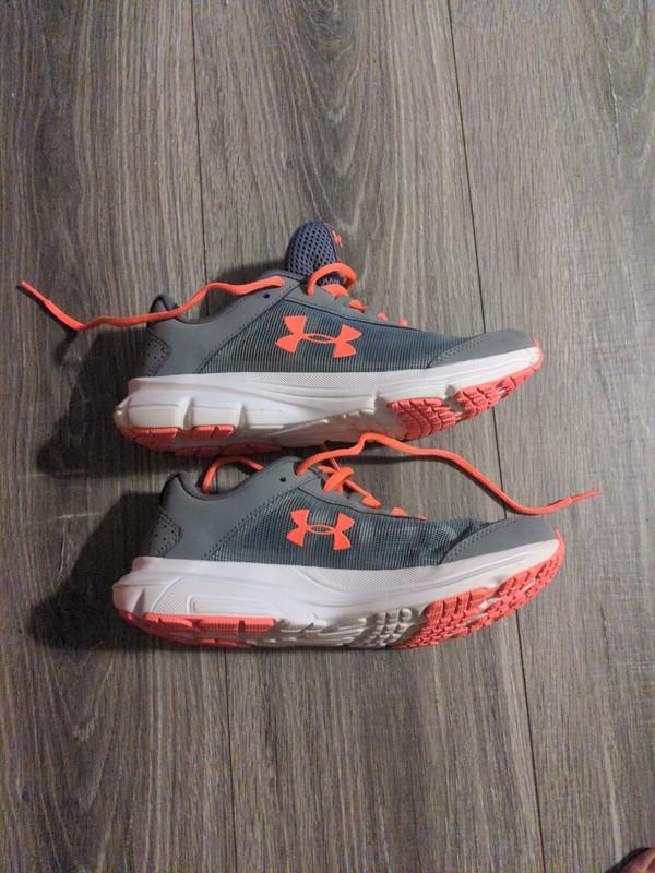 Girls UNDER ARMOUR Athletic Shoes Size 5Y Gray