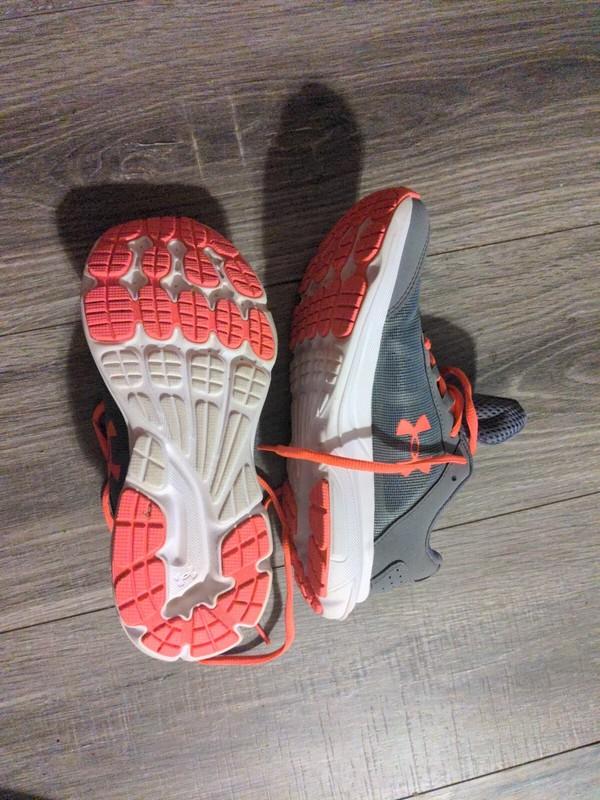 Girls UNDER ARMOUR Athletic Shoes Size 5Y Gray