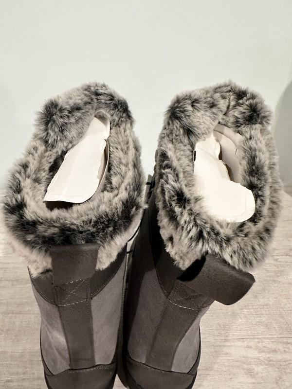 Girls Waterproof Snow Boots - Size 2 NWT