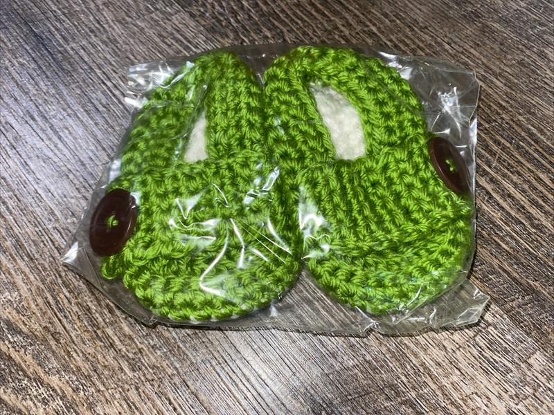 Green brown ivory crocheted baby shoes 6 to 12 months Christmas St Patrick’s Day