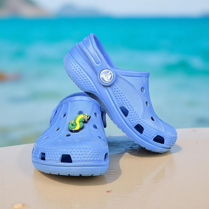 GUC Crocs Classic Clogs Blue Toddler Shoes With one Jibbit Size C8/C9