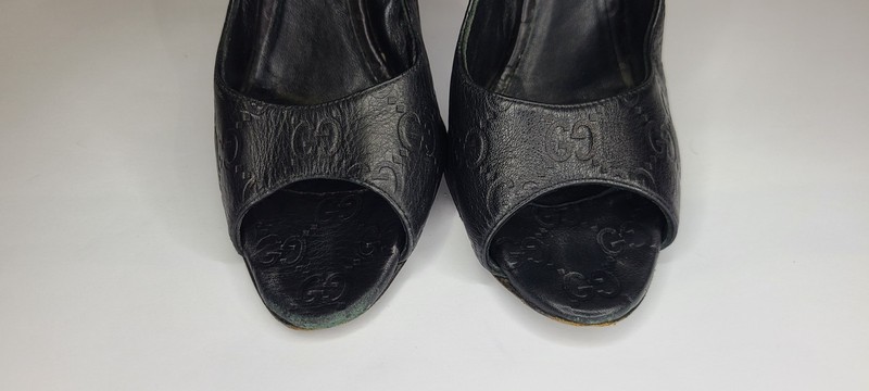 Gucci Black Leather GG Embossed Pumps Size EU 38 US 7.5