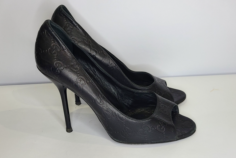 Gucci Black Leather GG Embossed Pumps Size EU 38 US 7.5