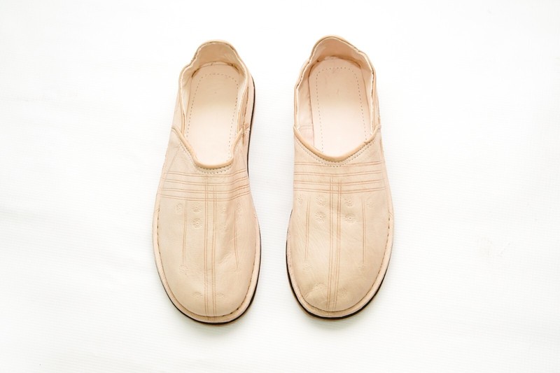 Handmade Moroccan Babouche Slippers For Men – Beige Leather – Organic