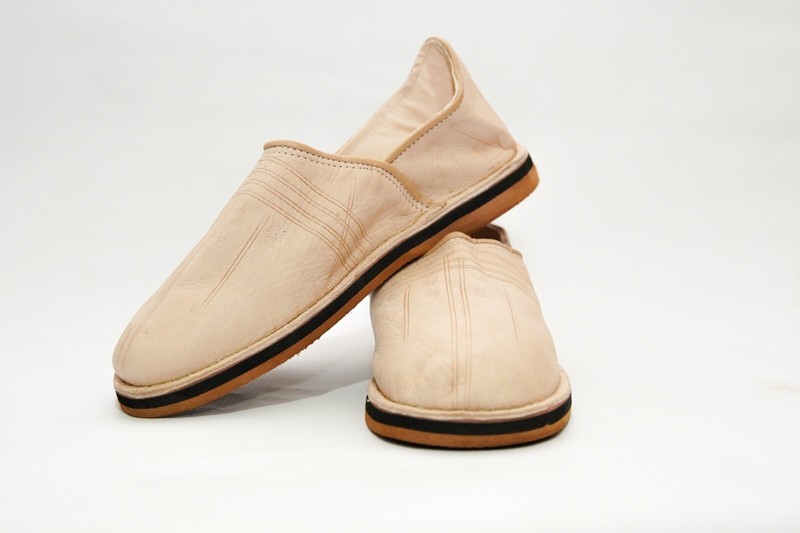 Handmade Moroccan Babouche Slippers for Men – Beige Leather – Organic