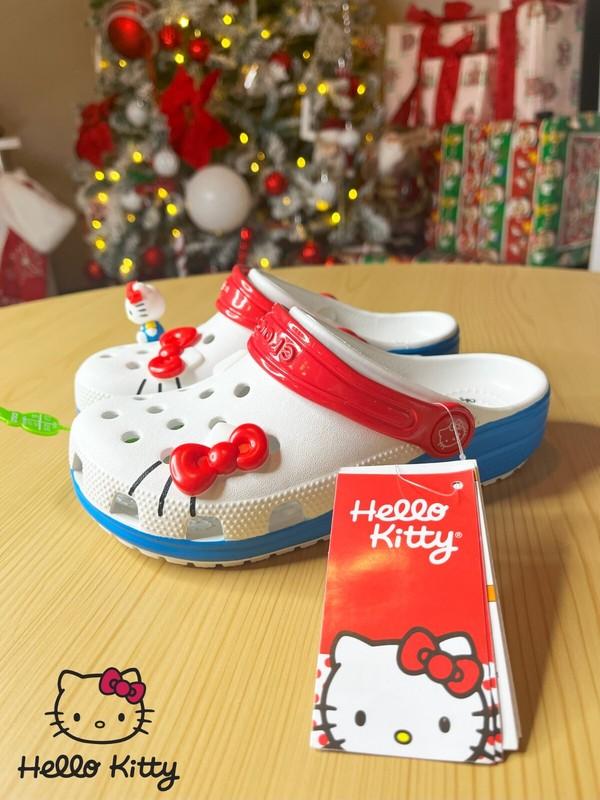 ✅Hello Kitty Crocs: Comfort And Style For Little Fans"-LIMITED EDITION