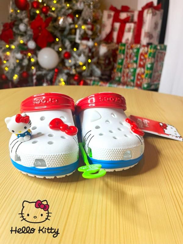 ✅Hello Kitty Crocs: Comfort And Style For Little Fans"-LIMITED EDITION