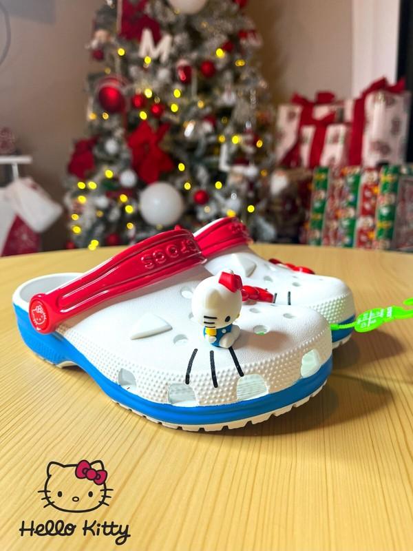 ✅Hello Kitty Crocs: Comfort and Style for Little Fans"-LIMITED EDITION