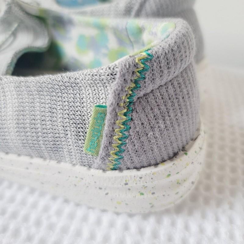 Hey Dude Wendy Youth Girl Stretch Pearl River Grey Size Y2 Loafer Slip On Shoes