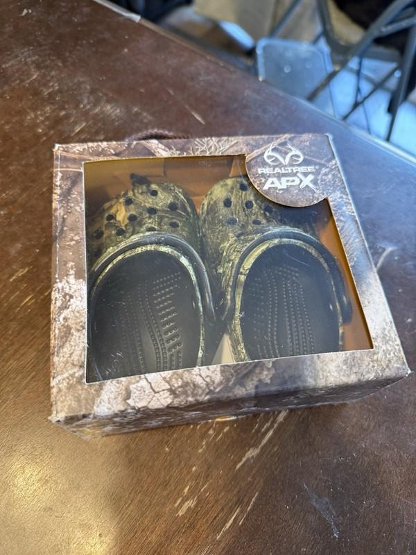 Infant Crocs Littles'" Realtree APX Classic Clog C2-C3