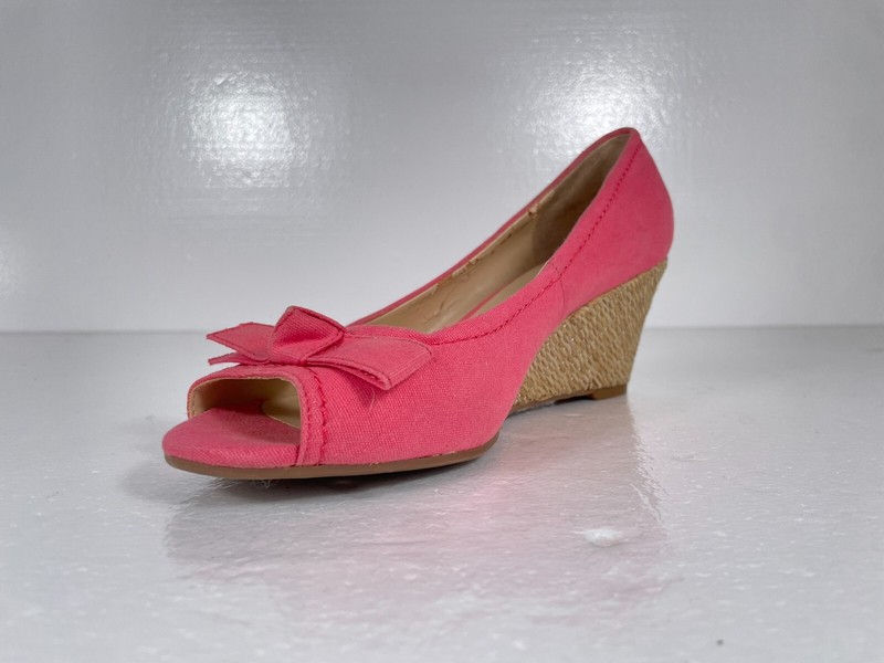 Isaac Mizrahi Women 8M Pink Bow Peep Toe Casual Slip-On Wedge Heel Summer Barbie