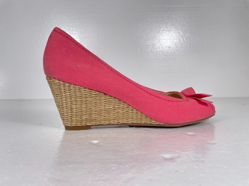 Isaac Mizrahi Women 8M Pink Bow Peep Toe Casual Slip-On Wedge Heel Summer Barbie