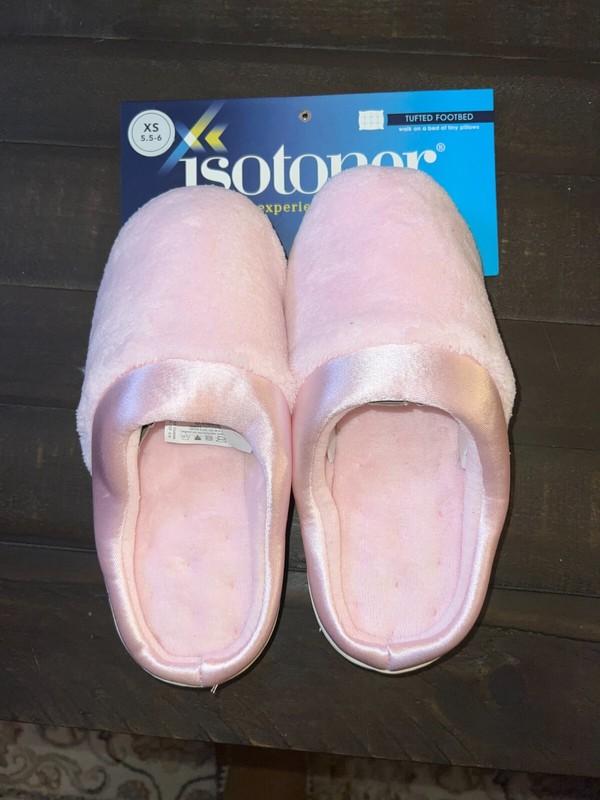 Isotoner A96000 Women's Terry Clog Slippers Tufted Footbed New w/tags