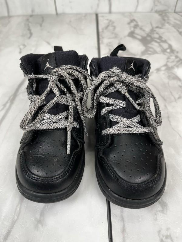 Jordan 1 Mid Shoes Toddler Size 8C Black White Kids Retro Sneakers 640735-049