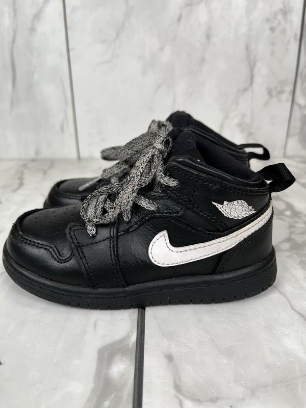 Jordan 1 Mid Shoes Toddler Size 8C Black White Kids Retro Sneakers 640735-049