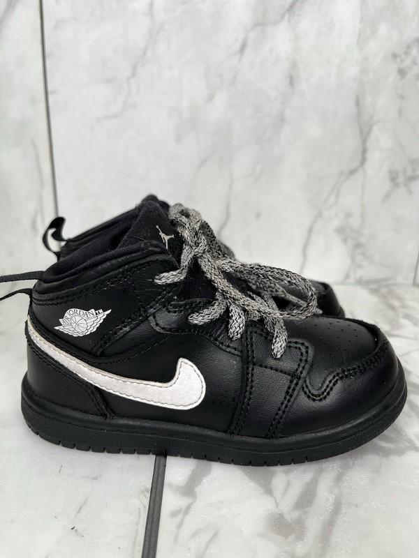 Jordan 1 Mid Shoes Toddler Size 8C Black White Kids Retro Sneakers 640735-049