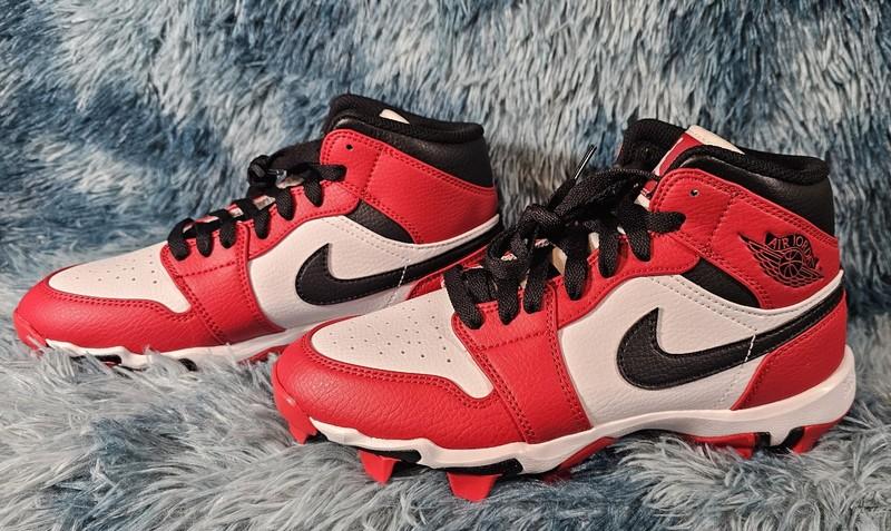 Jordan 1 Mid Youth Cleat 'Chicago' Red HF6883-106 Football Baseball 6Y Size