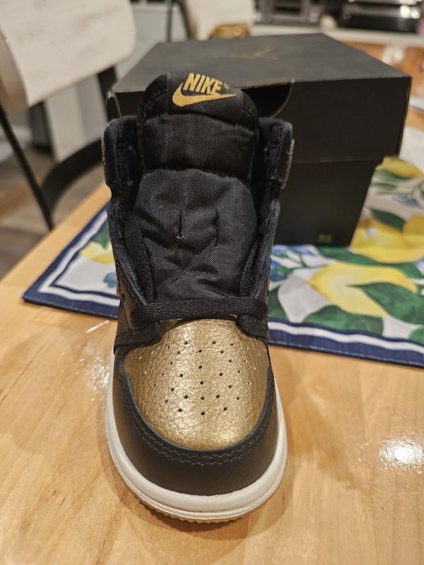 Jordan 1 Retro High OG (TD) - Black/Metallic Gold - Sail Size-7c