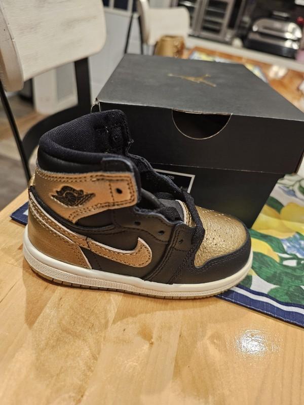 Jordan 1 Retro High OG (TD) - Black/Metallic Gold - Sail Size-7c
