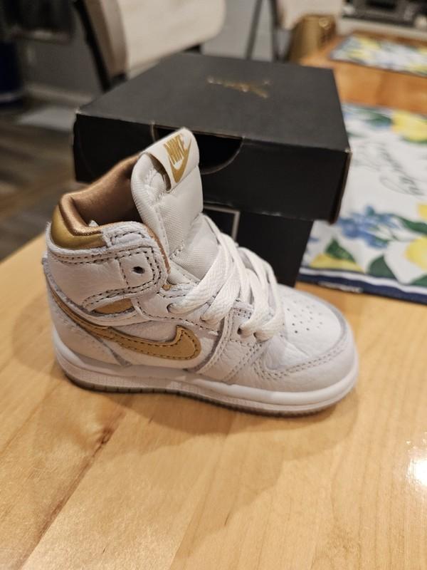 Jordan 1 Retro High OG White Metallic Gold 4c NIB