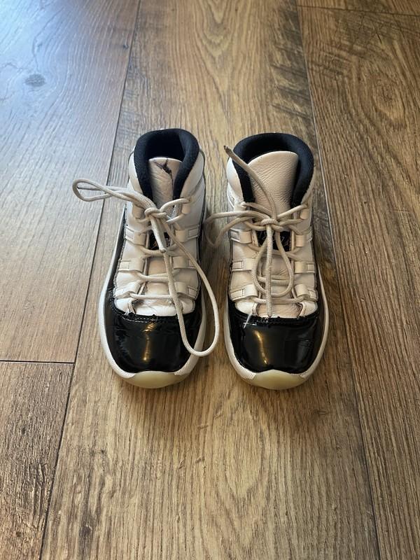 Jordan 11 Retro Youth Size 10C High Top Basketball Lace Up White & Black