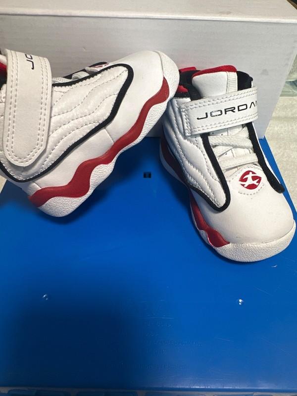 Jordan "PRO STRONG" Sneaker Toddler Size 4c. Barely Worn