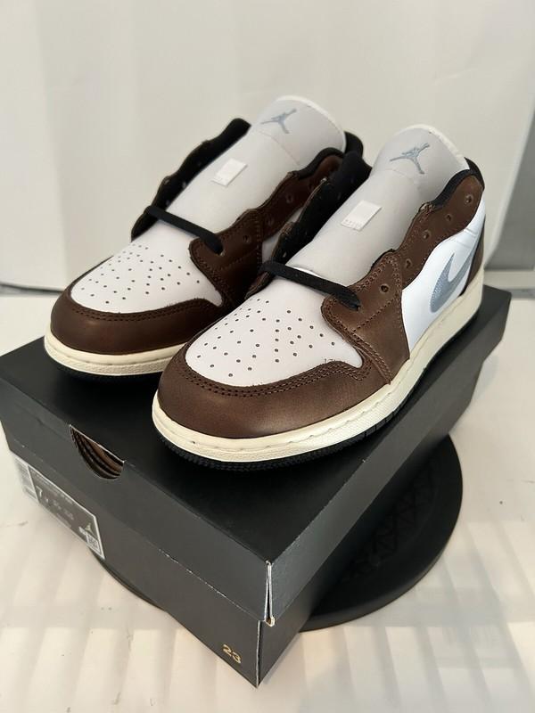 Jordan Retro 1 Low SE White Blue Grey Sail FQ8156 142 Size 7 7Y