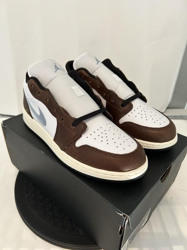 Jordan Retro 1 Low SE White Blue Grey Sail FQ8156 142 Size 7 7Y